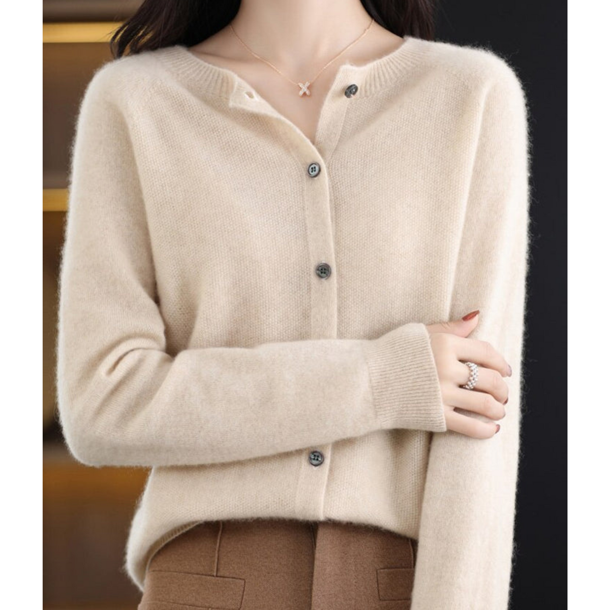 Luxe cardigan van merinowol en kasjmier voor dames – elegante winterbreisel met ronde hals