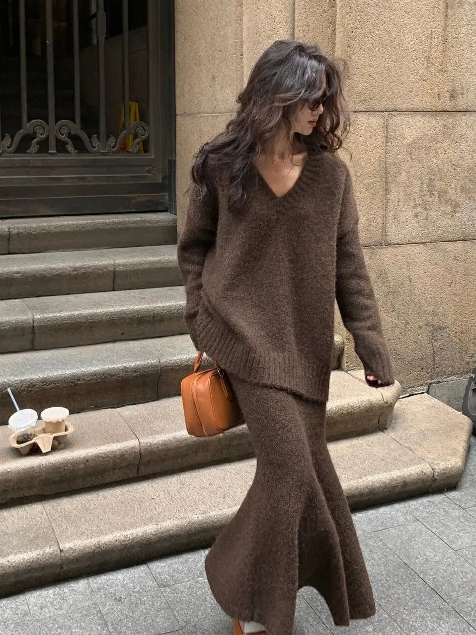 Gebreide rokset voor dames met V-hals – relaxte trui met lange mouwen en wijd uitlopende midirok voor herfst en winter