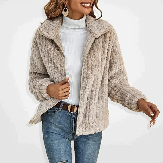 Pluche lang fleece vest met capuchon, zakken en knoopdetail